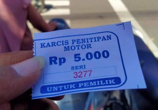Karcis parkir di Blitar Djadoel. (foto : Aditya/sapablitar.com)