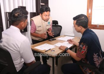 Proses tes urine petugas KAI Daop 7 Madiun, (Jumat 20/6/2025), (foto : Aditya/sapablitar.com)