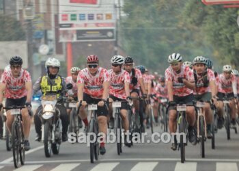 Keseruan ratusan pesepeda jelajahi blitar sejauh 83 kilometer, (Minggu 22/6/2025). foto: Aditya/sapablitar.com