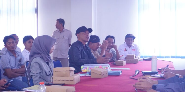 Pertemuan terkait reforma agraria melalui redistribusi tanah (redis) di Aula Badan Pertanahan Nasional (BPN) Kabupaten Blitar. (foto : sapablitar.com/ant)